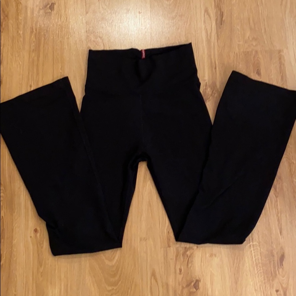 EUC Hard Tail flare leg black yoga pants Sz M